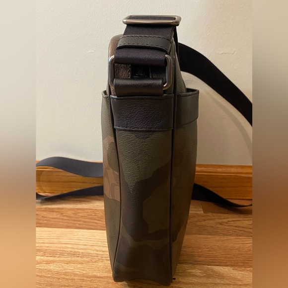 Vintage Leather Coach Camouflage Crossbody Bag - Picture 9 of 16